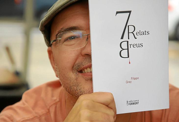 Filippo Grey, poeta y escritor: «La escritura alivia mi mundo en silla de ruedas»